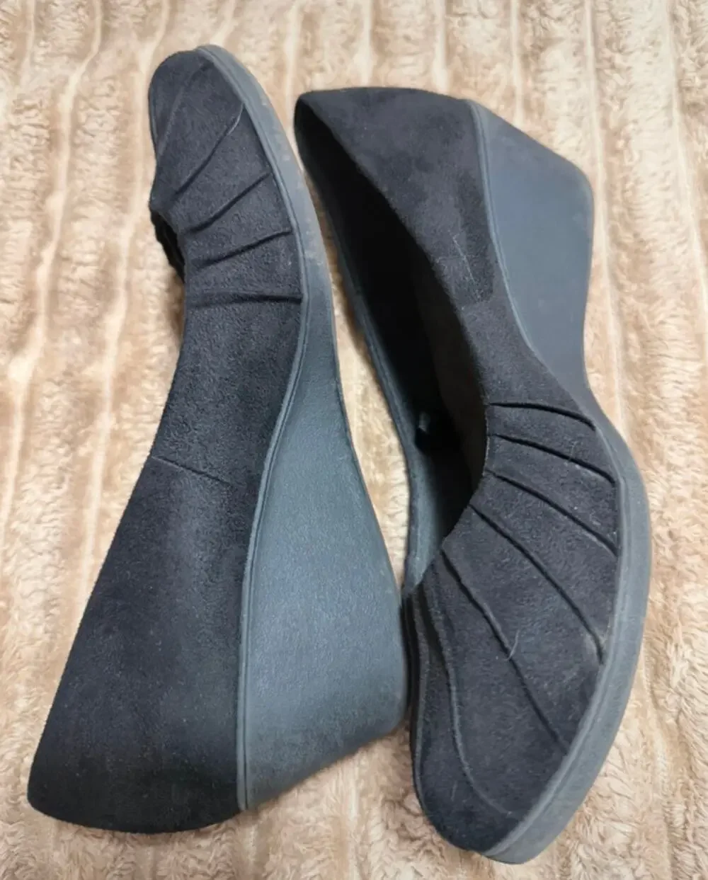 Dexflex Comfort Womens 8.5 Wide Black Faux Suede Pleated Wedge Shoes